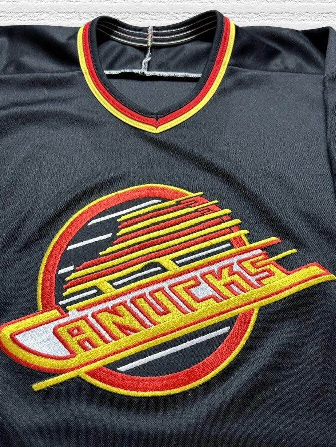 Vancouver Canucks Vintage 90s CCM Jersey Size (XL)