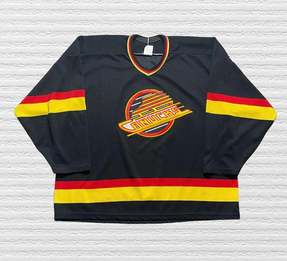 Vancouver Canucks Vintage 90s CCM Jersey Size (XL)