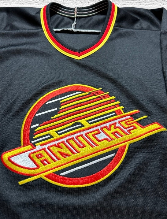 Vancouver Canucks Vintage CCM Jersey Size (S)