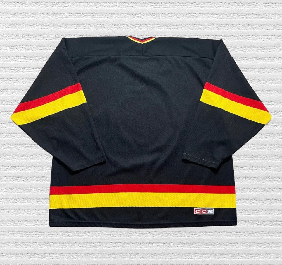 Vancouver Canucks Vintage 90s CCM Jersey Size (XL)