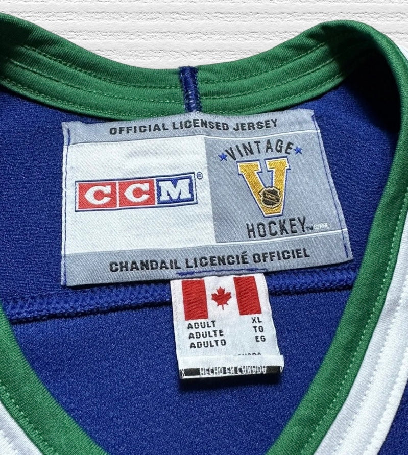 Vancouver Canucks Vintage CCM Jersey Size (XL)