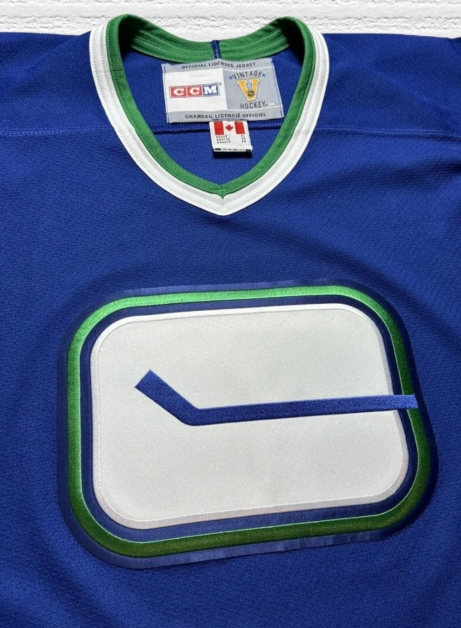 Vancouver Canucks Vintage CCM Jersey Size (XL)