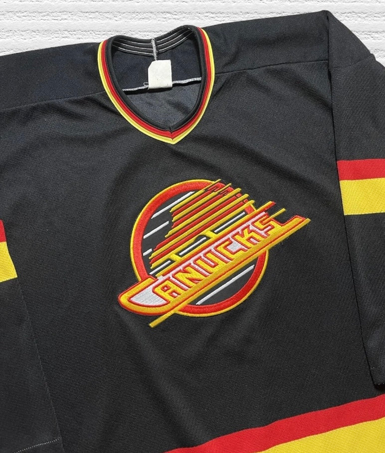 Vancouver Canucks Vintage 90s CCM Jersey Size (XL)